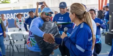 Trabajadores de Puerto Aventuras reciben nuevos uniformes