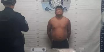 Individuo con droga ataca con un machete a tres personas