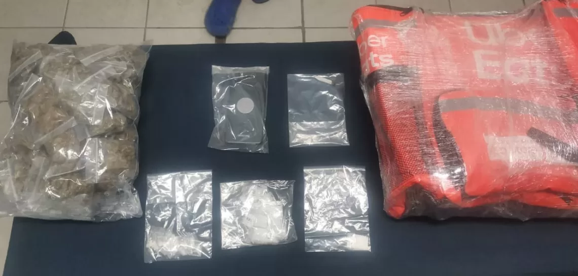 Cuatro detenidos con drogas y un local comercial asegurado en Playa del Carmen