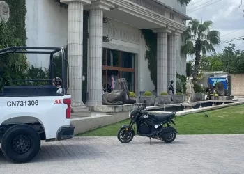Movilización policiaca por reporte falso de bomba en universidad de Cancún