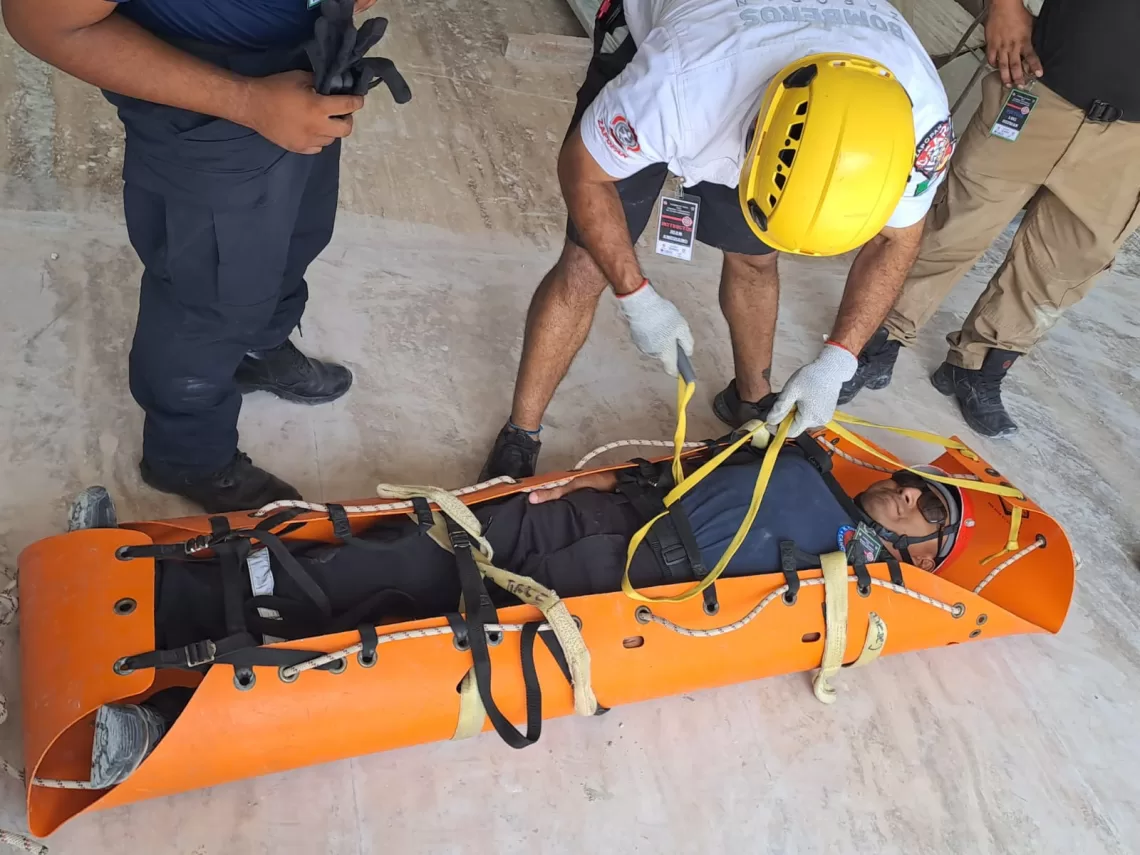 Bomberos de Cancún participan en la Academia de Tulum para rescatistas de Quintana Roo