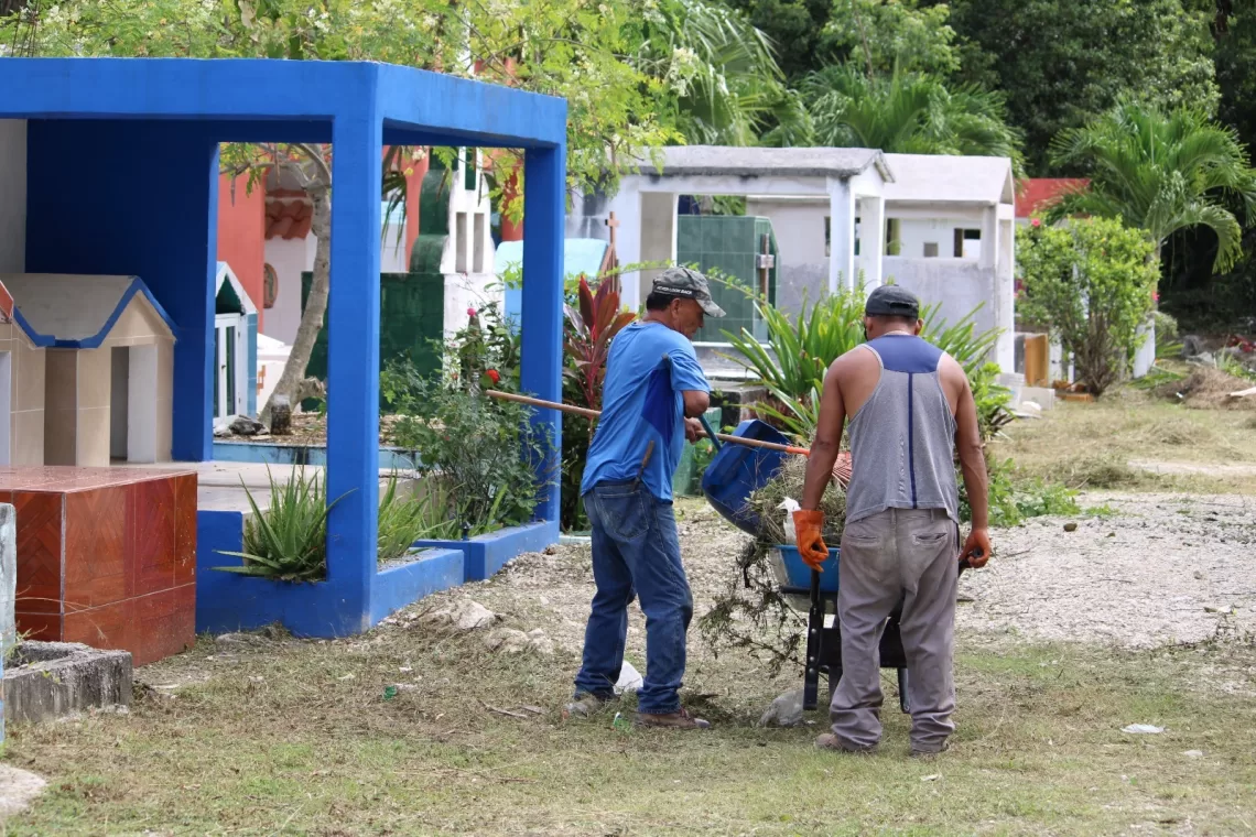 Dotarán de iluminación a los cementerios de Puerto Morelos para visitarlos hasta de noche
