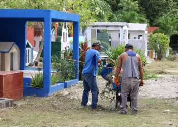 Dotarán de iluminación a los cementerios de Puerto Morelos para visitarlos hasta de noche