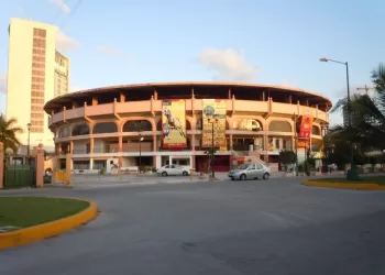 Cantantes de corridos deberán firmar carta compromiso para conciertos en Cancún