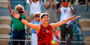 Maria Sakkari entra a la final de la WTA al retirarse Karolina Muchova