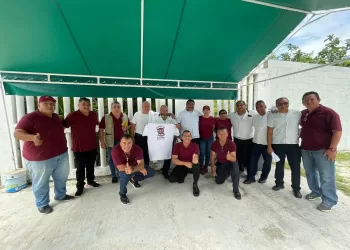 Erika Castillo recorre 30 sitios de taxis