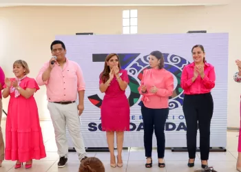 Se unen mujeres al Desayuno Rosa en beneficio de familias solidarenses