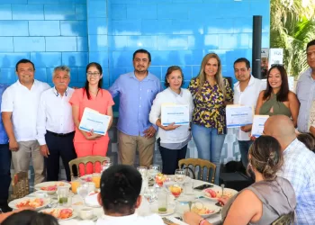 Lili Campos reconoció la labor de los médicos