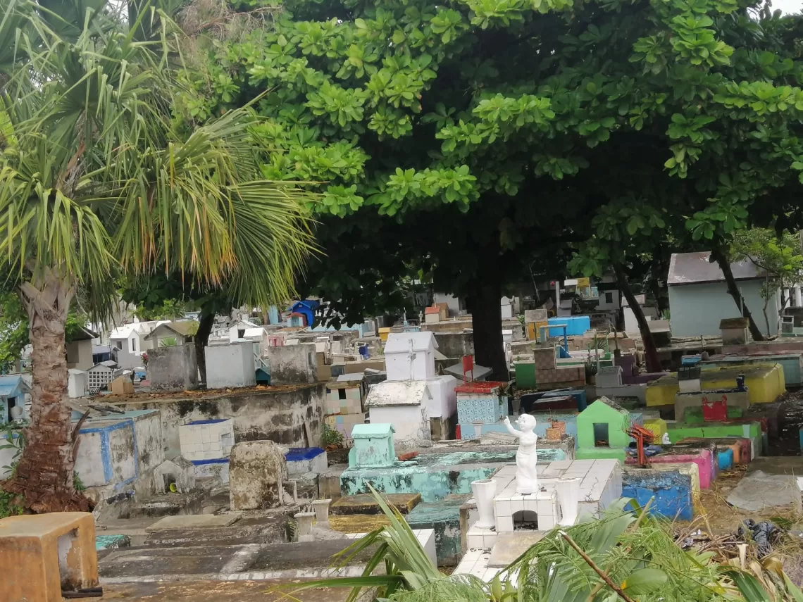 En panteón Álamos ya no cabe ningún alma, pero se mantiene la tradición