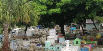 En panteón Álamos ya no cabe ningún alma, pero se mantiene la tradición
