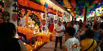 Janal Pixán a la orilla del mar un atractivo turístico más de Cancún