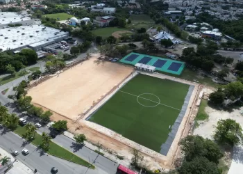 Rehabilitación de canchas deportivas en Súper manzana 21 tienen avance del 50%