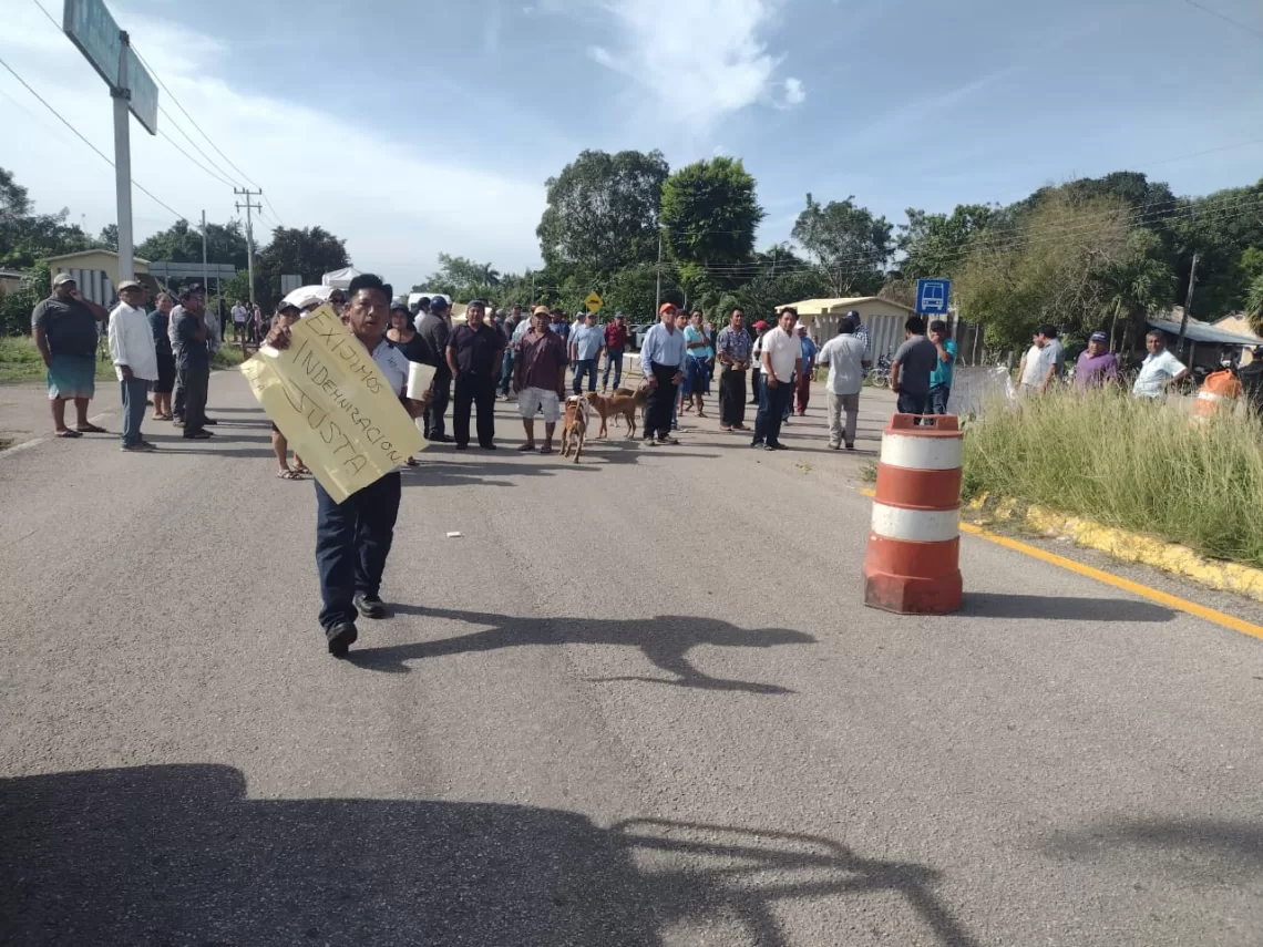 Ejidatarios de Felipe Carrillo Puerto bloquean carretera federal Mérida-Chetumal