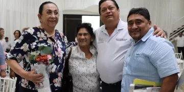 Rubén Carrillo recibe respaldo de los taxistas chetumaleños