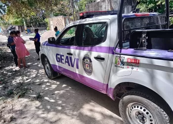 Denuncia a sus papás que le pegaban a su hermanito y son detenidos