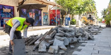 Inicia reparación de calles transversales de la 5ta Avenida en Playa del Carmen