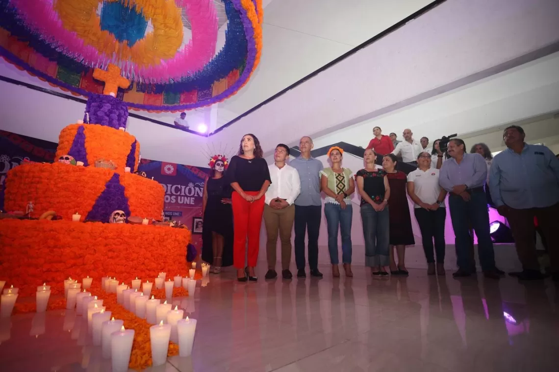 Instalan altar de ex alcaldes de Cancún en el Palacio Municipal