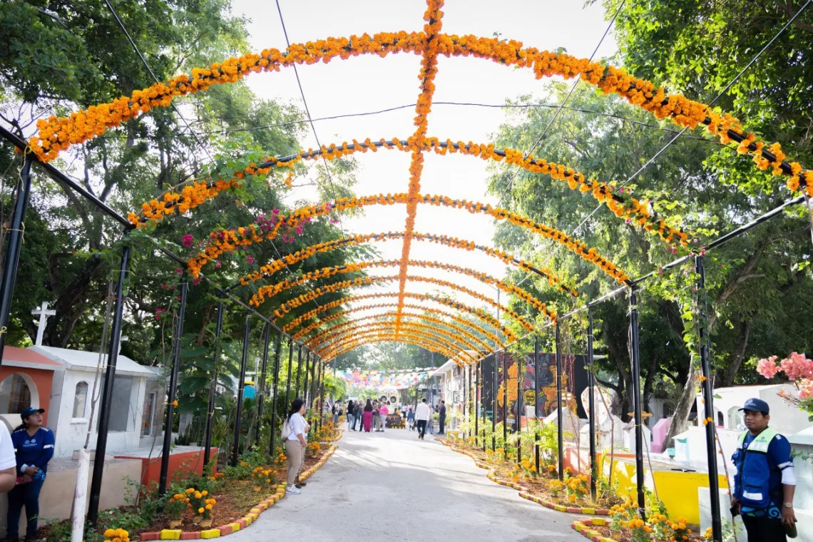 Comienza tradición de Día de Muertos en panteón municipal