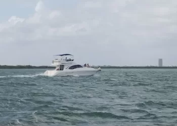 Daña pasto marino exceso de carga en embarcaciones