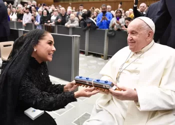 Confirma El Vaticano que el Papa ha firmado su carta de renuncia