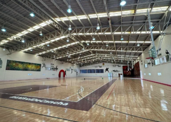 Entrega CODEQ nueva duela en Gimnasio de Usos Múltiples “Nohoch Suku’n” de Chetumal