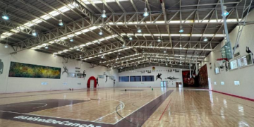 Entrega CODEQ nueva duela en Gimnasio de Usos Múltiples “Nohoch Suku’n” de Chetumal