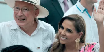 Embajador Ken Salazar destaca los vínculos de Estados Unidos y México en materia turística