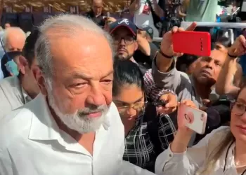Carlos Slim invitado especial del presidente AMLO a inauguración de aeropuerto de Tulum