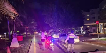 Fallece motociclista al estamparse con una grúa en Bulevar Kukulcán