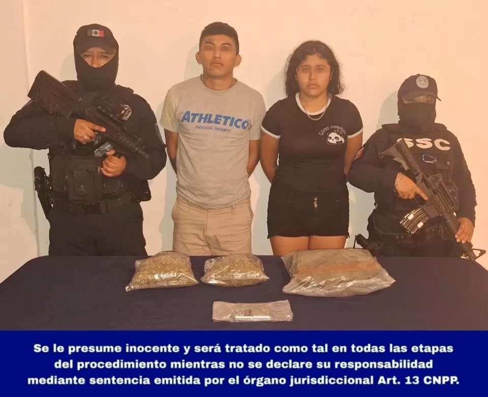 Jóvenes de 19 años sorprendidos intercambiando drogas en Playa del Carmen