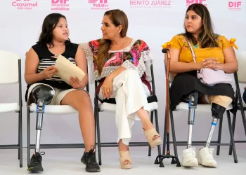 Entregan prótesis de miembros inferiores y apoyos funcionales en Chetumal