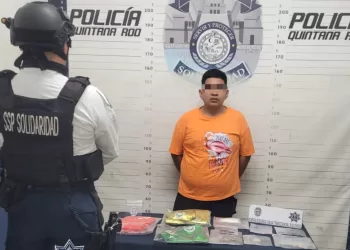 Recorridos policiacos en Playa del Carmen concluyen con drogas y tres personas aseguradas