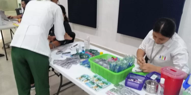 Comparten en escuelas estrategias de salud para abatir la obesidad