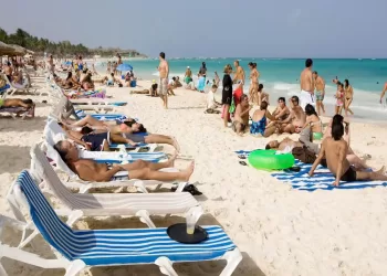 Más de 700 mil turistas visitarán destinos de Quintana Roo a fin de año 