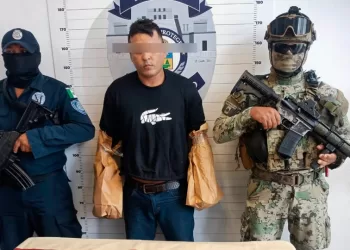 Capturan a sujeto que atacó una camioneta y lesionó a una mujer en Cancún
