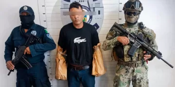Capturan a sujeto que atacó una camioneta y lesionó a una mujer en Cancún