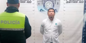 Detectan a taxista de Playa del Carmen con licencia de manejo falsa