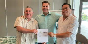 Sindicato de taxistas firma histórico acuerdo con Uber para beneficio de la familia taxista