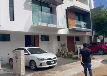 Detienen a dos personas y rescatan a tres extranjeras en cateo realizado en Cancún por trata de personas