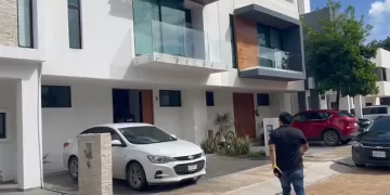 Detienen a dos personas y rescatan a tres extranjeras en cateo realizado en Cancún por trata de personas