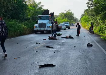 “Auto fantasma” arrolla a dos personas que viajaban al puerto de Chiquilá