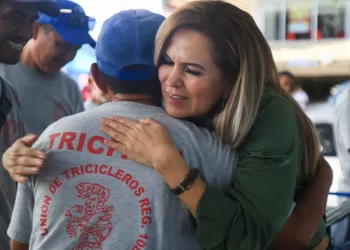 Reconoce Lili Campos trabajo de tricicleros