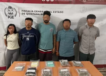 Capturan en Cancún a cinco presuntos narcomenudistas que se desplazaban en auto de lujo
