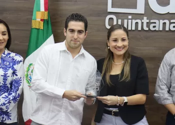 Entrega IDAIPQROO reconocimiento "Aliados por la transparencia" a la secretaría de finanzas y planeación de Quintana Roo