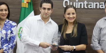 Entrega IDAIPQROO reconocimiento "Aliados por la transparencia" a la secretaría de finanzas y planeación de Quintana Roo