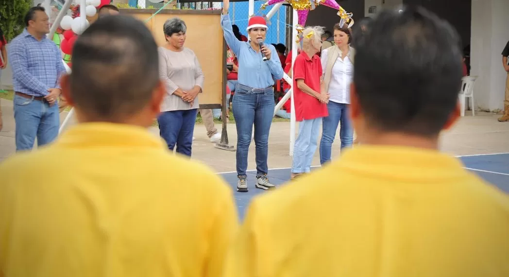 Convive Lili Campos con internos del Centro de Retención Municipal