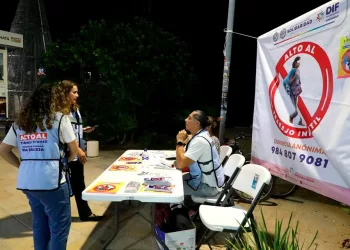 Distribuyen en la zona turística de Playa del Carmen folletos para la prevención del trabajo infantil