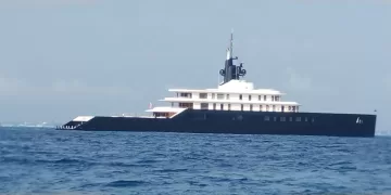 Anclado en la Bahía de Cancún el yate más lujoso del mundo