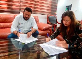 Firman acuerdo en Lázaro Cárdenas contra la contaminación en ecosistemas marinos