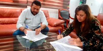 Firman acuerdo en Lázaro Cárdenas contra la contaminación en ecosistemas marinos